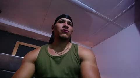 Snapshot of adam_fit19cm chatting on June 15, 2:30 pm adam_fit19cm online show from June 15, 2:30 pm