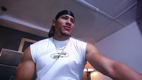 Snapshot of adam_fit19cm chatting on June 22, 1:52 pm adam_fit19cm online show from June 22, 1:52 pm