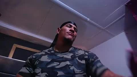 Snapshot of adam_fit19cm chatting on June 24, 2:43 am adam_fit19cm online show from June 24, 2:43 am
