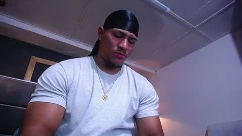 Snapshot of adam_fit19cm chatting on June 25, 7:18 pm adam_fit19cm online show from June 25, 7:18 pm