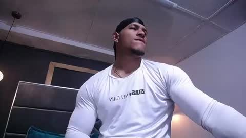 Snapshot of adam_fit19cm chatting on July 3, 1:50 pm adam_fit19cm online show from July 3, 1:50 pm