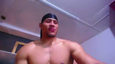 Snapshot of adam_fit19cm chatting on July 7, 2:10 pm adam_fit19cm online show from July 7, 2:10 pm