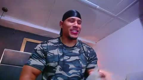 Snapshot of adam_fit19cm chatting on July 13, 1:36 pm adam_fit19cm online show from July 13, 1:36 pm