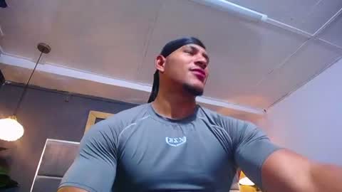 Snapshot of adam_fit19cm chatting on July 17, 2:24 pm adam_fit19cm online show from July 17, 2:24 pm