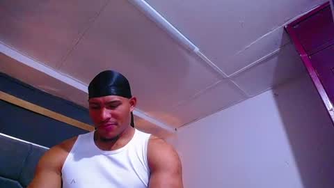 Snapshot of adam_fit19cm chatting on July 28, 2:05 pm adam_fit19cm online show from July 28, 2:05 pm