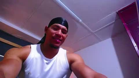 Snapshot of adam_fit19cm chatting on July 28, 2:13 pm adam_fit19cm online show from July 28, 2:13 pm