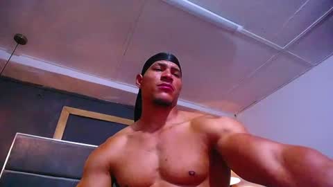 Snapshot of adam_fit19cm chatting on July 28, 3:21 pm adam_fit19cm online show from July 28, 3:21 pm