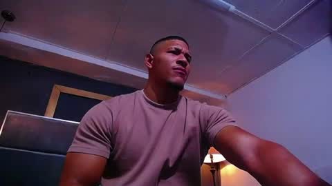 Snapshot of adam_fit19cm chatting on July 31, 1:32 pm adam_fit19cm online show from July 31, 1:32 pm