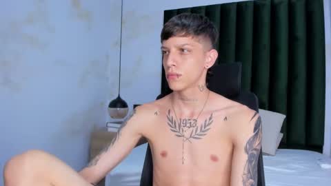 Snapshot of adam_hard_ chatting on December 4, 10:51 pm Adam online show from December 4, 10:51 pm