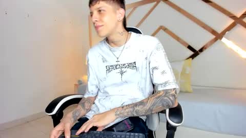 Snapshot of adam_hard_ chatting on September 16, 7:15 pm Adam online show from September 16, 7:15 pm