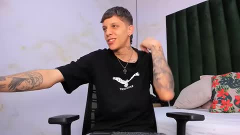 Snapshot of adam_hard_ chatting on September 18, 8:33 pm Adam online show from September 18, 8:33 pm