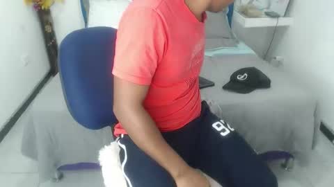 Snapshot of adam_morgan2 chatting on November 10, 3:05 am adam_morgan2 online show from November 10, 3:05 am