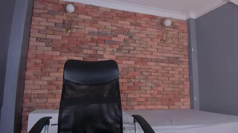 adam_piarse online show from February 6, 6:29 am