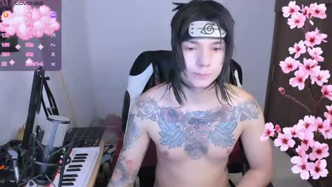 Snapshot of adam_rocket chatting on May 1, 10:36 pm Adam online show from May 1, 10:36 pm