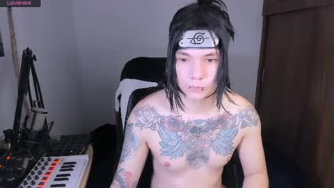 Snapshot of adam_rocket chatting on June 30, 12:33 am Adam online show from June 30, 12:33 am