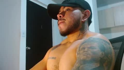 Snapshot of adam_shilder7 chatting on May 6, 6:52 am adam shilder7 online show from May 6, 6:52 am