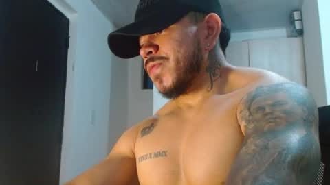 Snapshot of adam_shilder7 chatting on June 1, 5:09 am adam shilder7 online show from June 1, 5:09 am