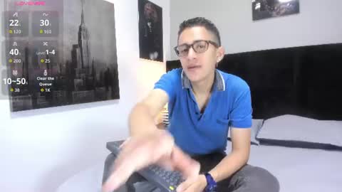 adam_walker_1 online show from June 10, 3:00 pm