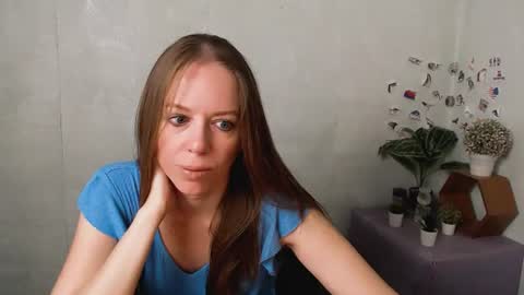 Snapshot of adamais_ chatting on June 18, 2:34 am adamais_ online show from June 18, 2:34 am