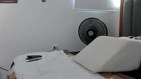 adambrocs1 online show from September 20, 10:11 pm