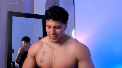 adambrocs1 online show from February 14, 8:16 pm