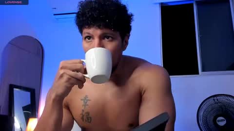 adambrocs1 online show from June 17, 3:31 am