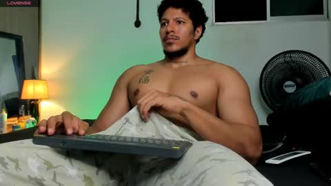 adambrocs1 online show from June 20, 4:04 am