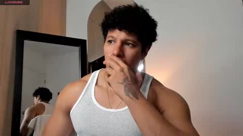 adambrocs1 online show from July 15, 11:32 pm