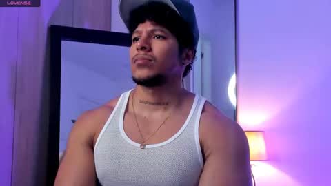 adambrocs1 online show from July 31, 1:54 pm