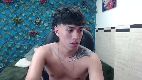 Snapshot of adamcoox chatting on December 24, 10:55 am Adam online show from December 24, 10:55 am