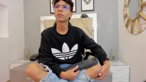 Adams Bobby online show from December 4, 11:30 am