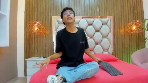 Adams Bobby online show from January 18, 11:36 am