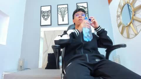 Adams Bobby online show from April 26, 10:57 am