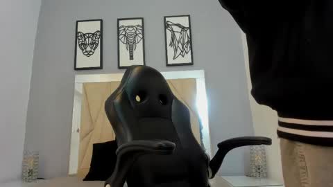 Adams Bobby online show from May 2, 11:26 am