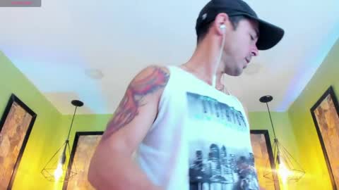 Im Adams Sanz online show from April 29, 7:31 pm
