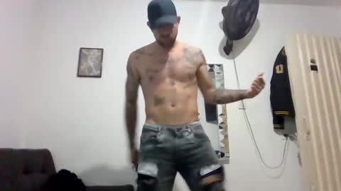 Snapshot of adan_carter chatting on November 17, 2:06 am adan_carter online show from November 17, 2:06 am