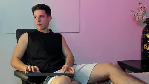 Snapshot of adan_rivas chatting on December 17, 11:49 pm adan online show from December 17, 11:49 pm