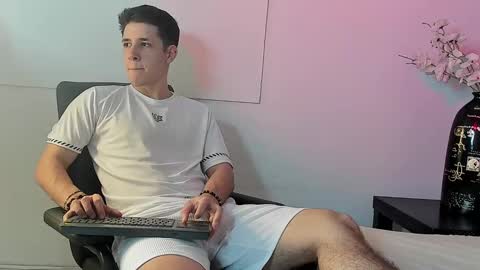 Snapshot of adan_rivas chatting on December 25, 6:52 pm adan online show from December 25, 6:52 pm