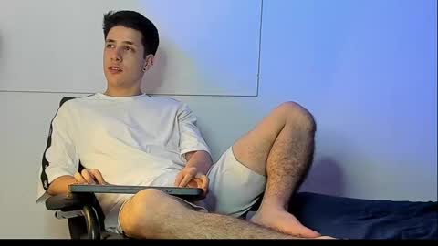 Snapshot of adan_rivas chatting on March 4, 2:06 am adan online show from March 4, 2:06 am