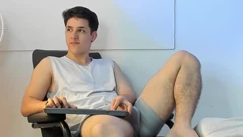 Snapshot of adan_rivas chatting on March 7, 3:29 am adan online show from March 7, 3:29 am