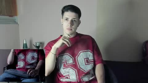 Snapshot of adan_rivas chatting on June 7, 2:05 am adan online show from June 7, 2:05 am
