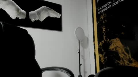 Snapshot of adan_smith_ chatting on June 11, 4:43 am online show from June 11, 4:43 am
