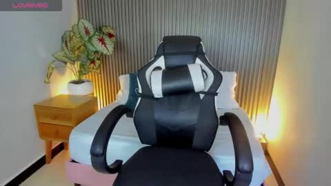 A D A R N A online show from December 15, 7:29 pm