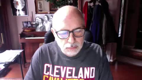 Snapshot of add_me_2 chatting on May 15, 2:02 pm add_me_2 online show from May 15, 2:02 pm