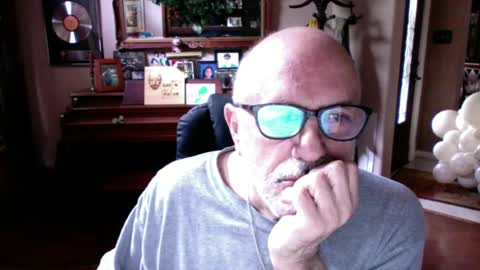 Snapshot of add_me_2 chatting on June 11, 7:01 pm add_me_2 online show from June 11, 7:01 pm