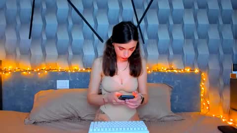 Snapshot of addicting_alice chatting on April 19, 8:11 pm PMFORPVTBB online show from April 19, 8:11 pm