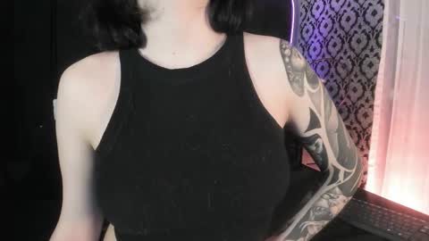 Snapshot of adeelinee chatting on February 5, 8:02 pm Ade online show from February 5, 8:02 pm