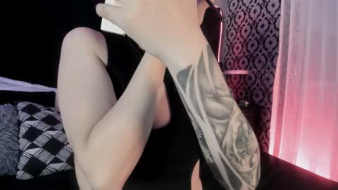 Snapshot of adeelinee chatting on February 12, 8:04 pm Ade online show from February 12, 8:04 pm