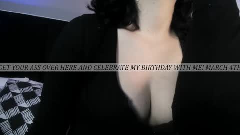 Snapshot of adeelinee chatting on February 27, 7:47 pm Ade online show from February 27, 7:47 pm