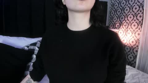 Snapshot of adeelinee chatting on March 3, 7:53 pm Ade online show from March 3, 7:53 pm